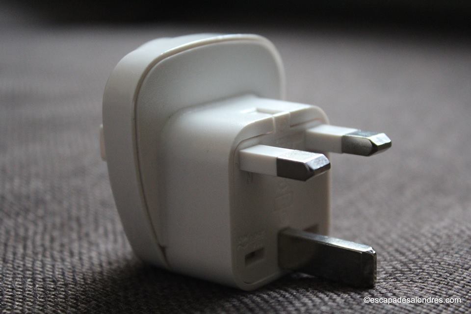 Adaptateur pour prise anglaise et francaise