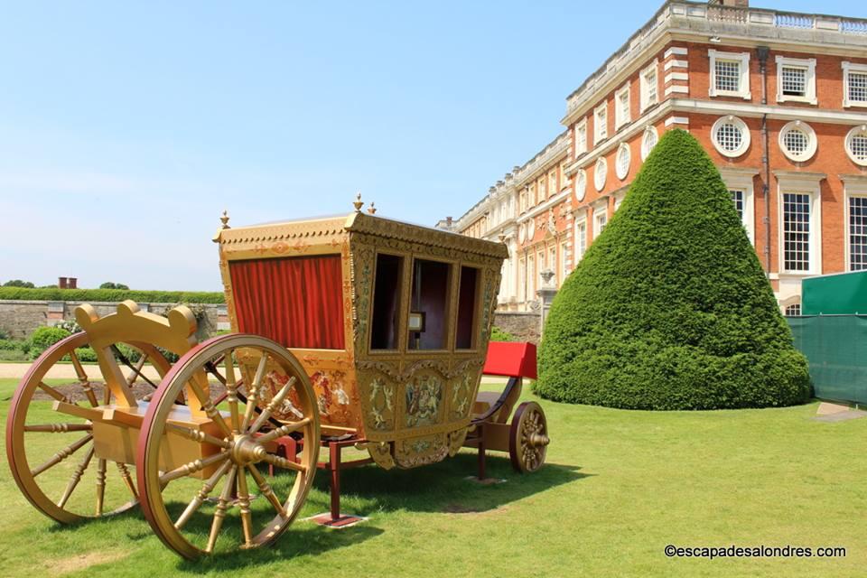 Hampton court palace