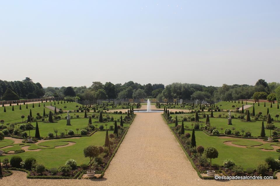 Hampton court palace gardens