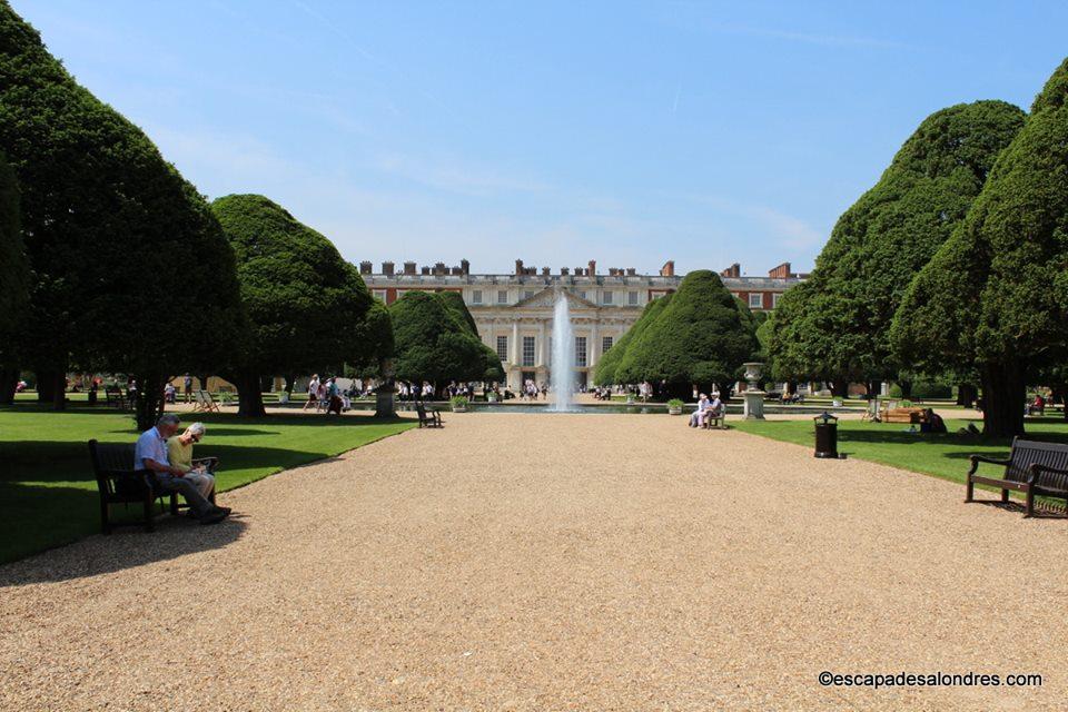 Hampton court palace gardens