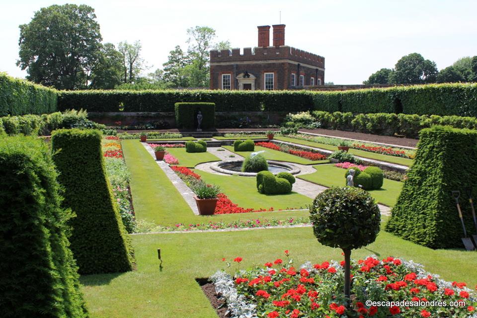 Hampton court palace gardens