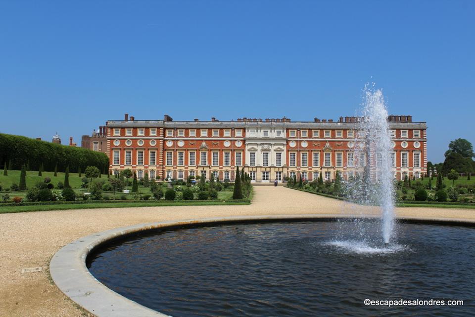 Hampton court palace