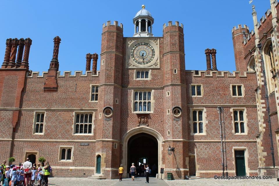 Hampton court palace