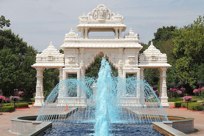 Neasden temple ©kristina d c hoeppner