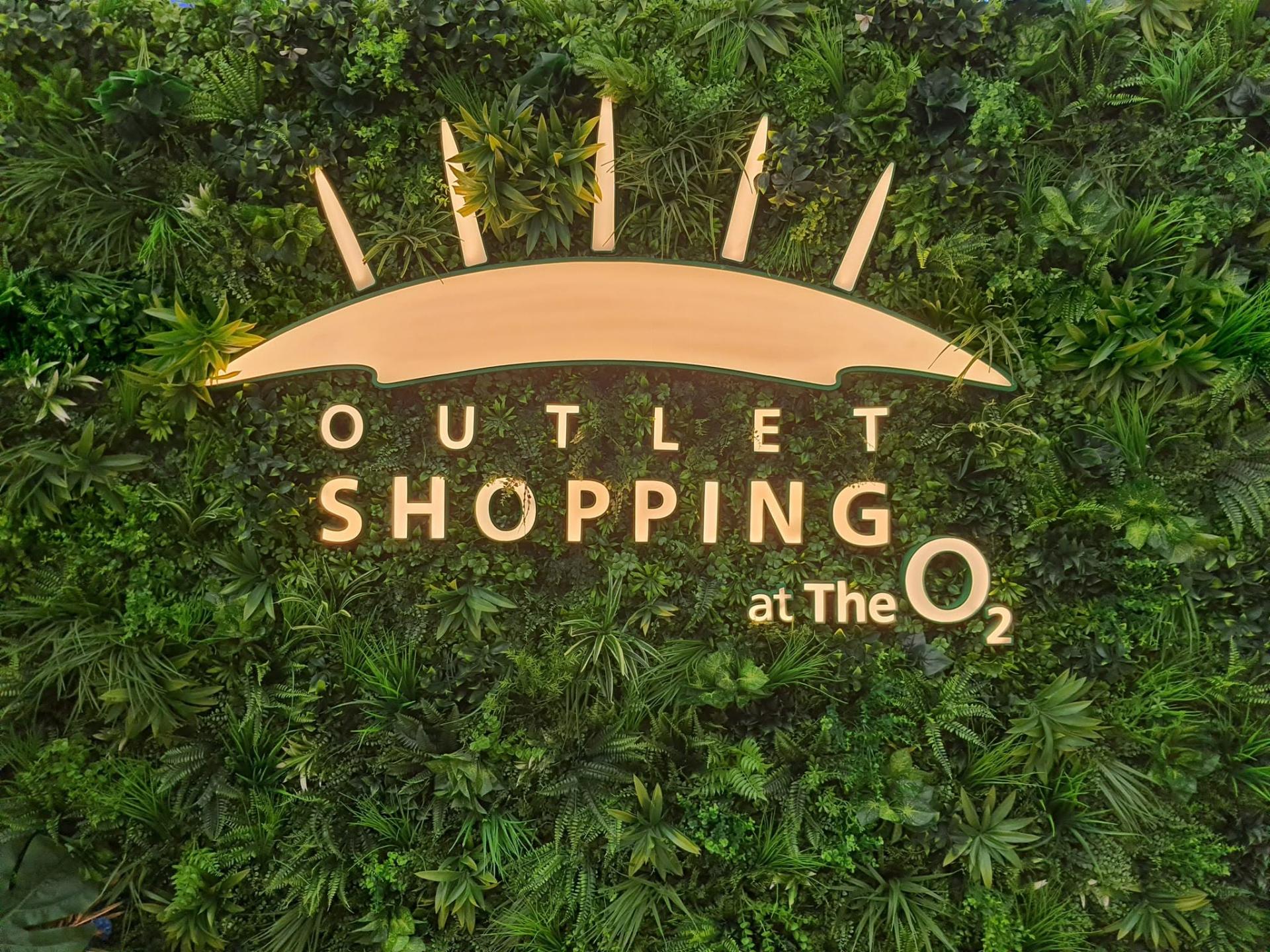 Outlet shopping at the o2 1