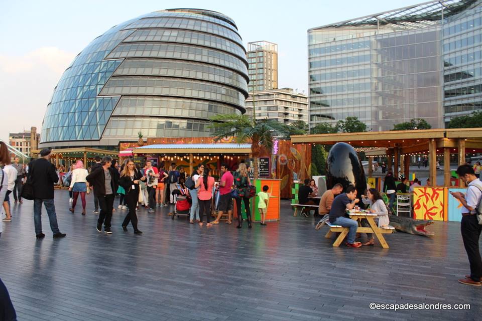 Queen' s Walk London