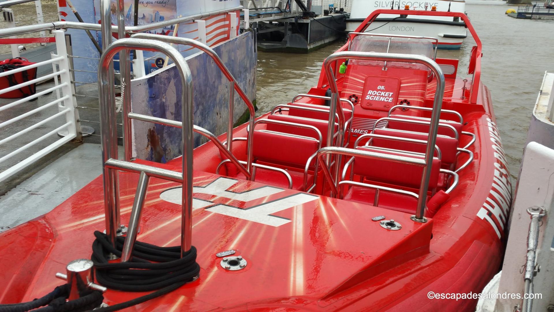 Speed boat sur la tamise à Londres