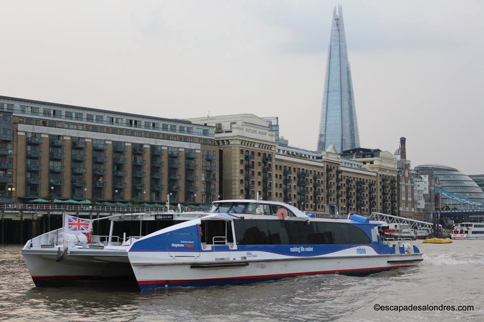 Thames clippers river bus