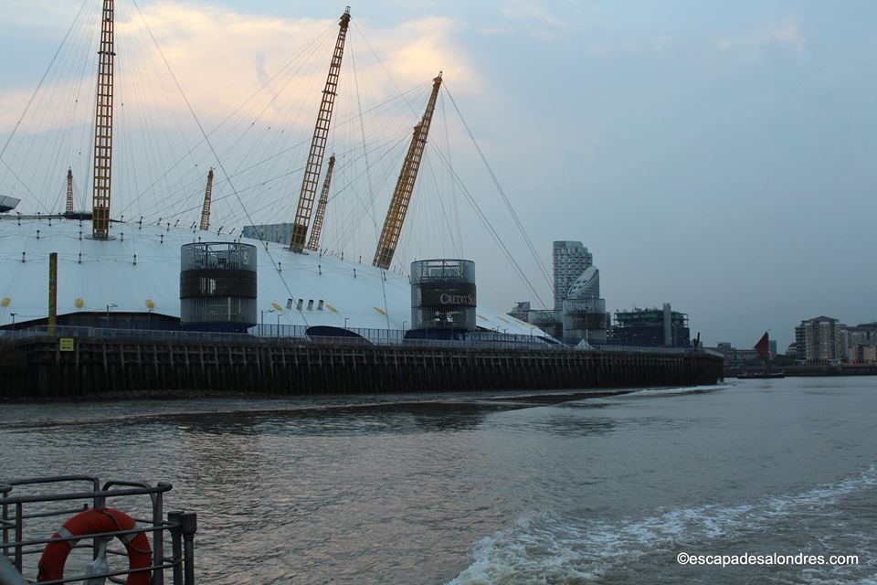 Thames clippers river bus