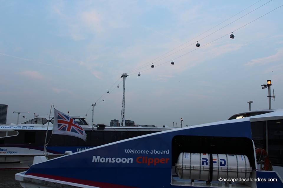 Thames clippers river bus