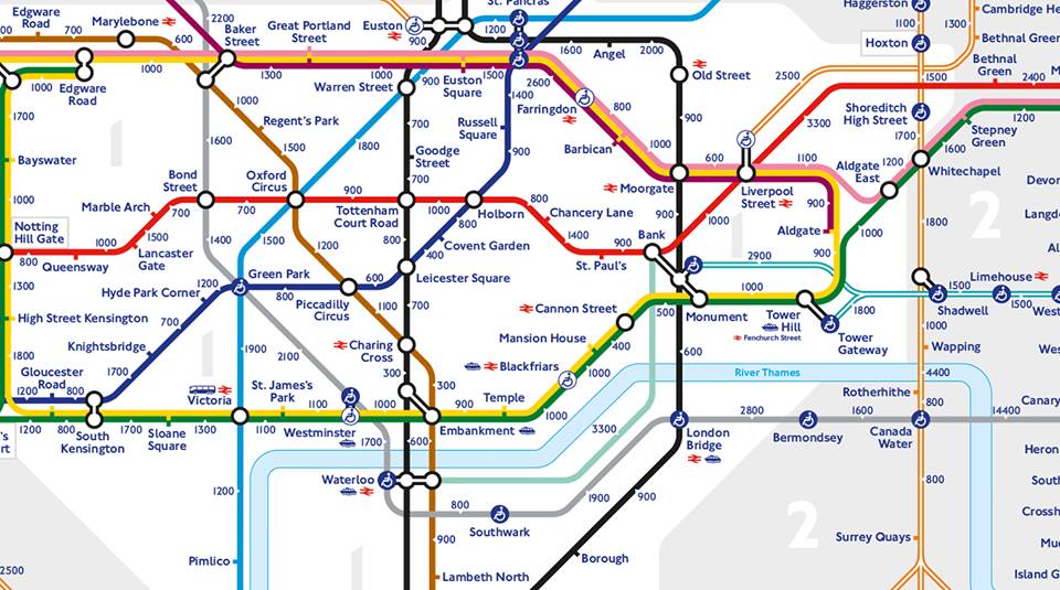 Londres: une carte de métro indique le nombre de pas entre les